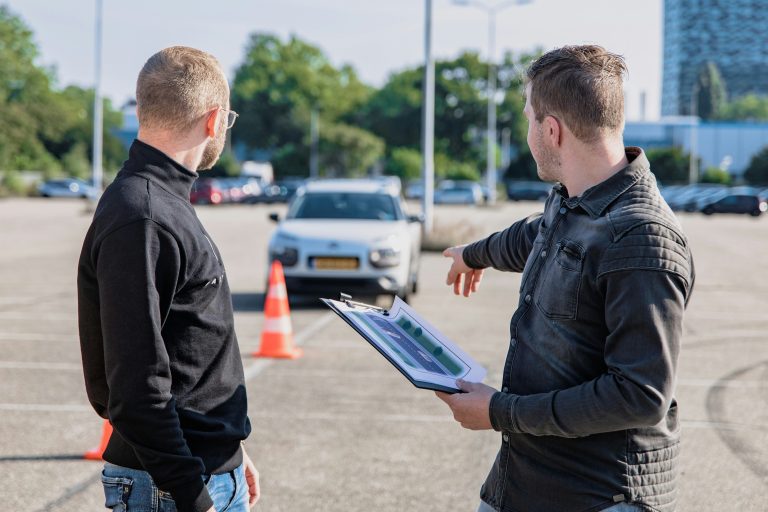 Permisul de conducere poate fi suspendat automat dacă amenzile rutiere nu sunt achitate în 90 de zile. Cum se aplică noile reguli